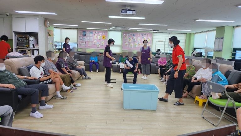 인지 미술의 시간 / 신발 던지기 