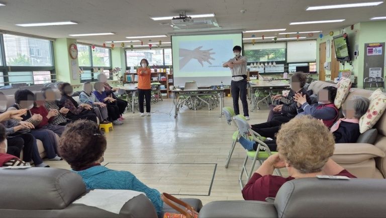 손씻기 교육 / 인지체육 / 물리치료