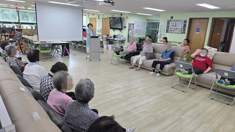 주간보호 예배 / 인지 체육 활동 사방치기