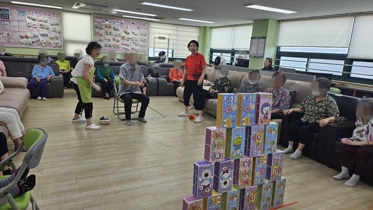 공든탑 무너 뜨리기 / 인지체험활동 수박 가방 만들기  / 백업봉 체조 