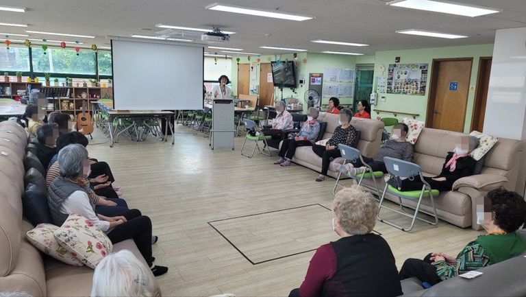 주간보호 예배 / 인지 체육 활동 / 건강체조