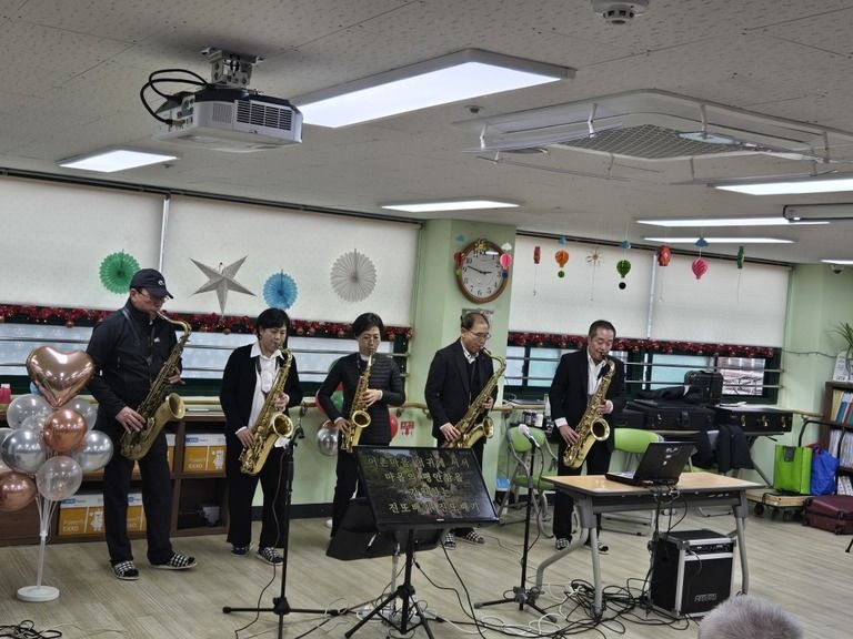 사회적응의 시간  (성탄 행사 - 색소폰 공연) / 동지 팥죽 