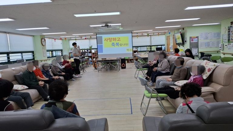 종교활동 (예배 드리기 시간 ) / 독도 공부 / 건강체조 