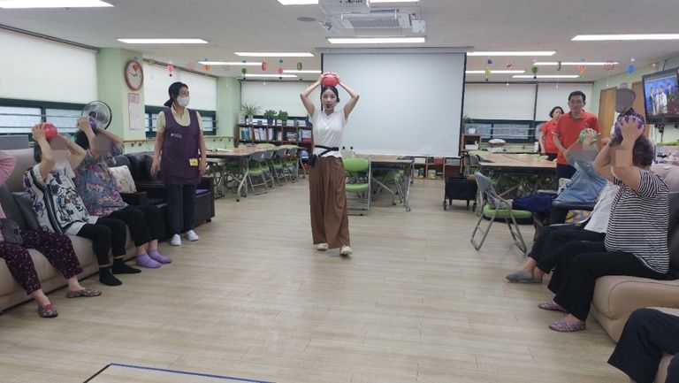 인지 체육의 시간 - 투호 던지기