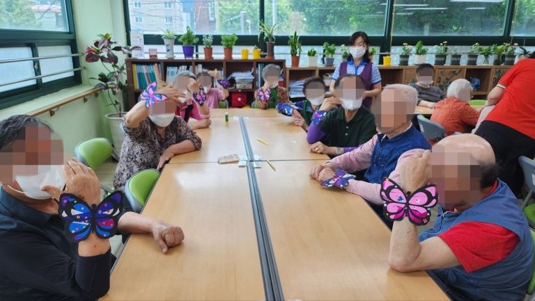 인지 미술/  보호자 간담회 / 보호자와 신체활동 게임.