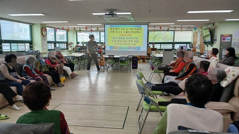 종교활동 예배 / 나물 캐는 처녀 / 건강체조 