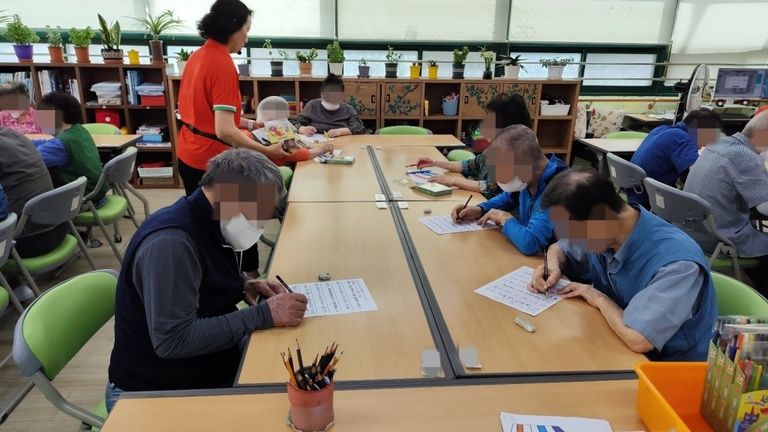 문장쓰기 / 손수건 정리하는 시간 / 골프 게임 / 건강체조 