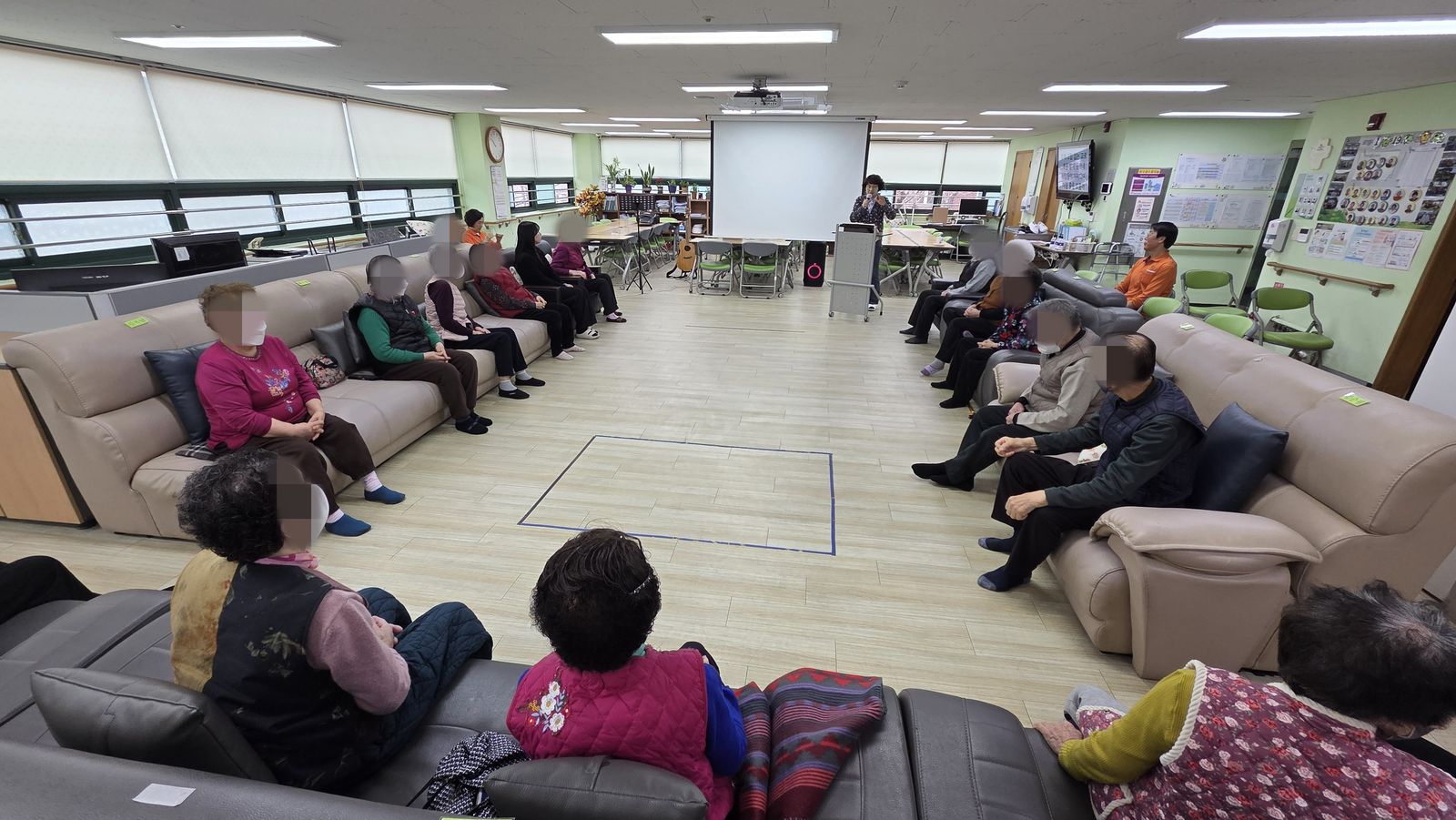 주간보호 예배 / 인지 체육 - 외부강사 / 건강체조