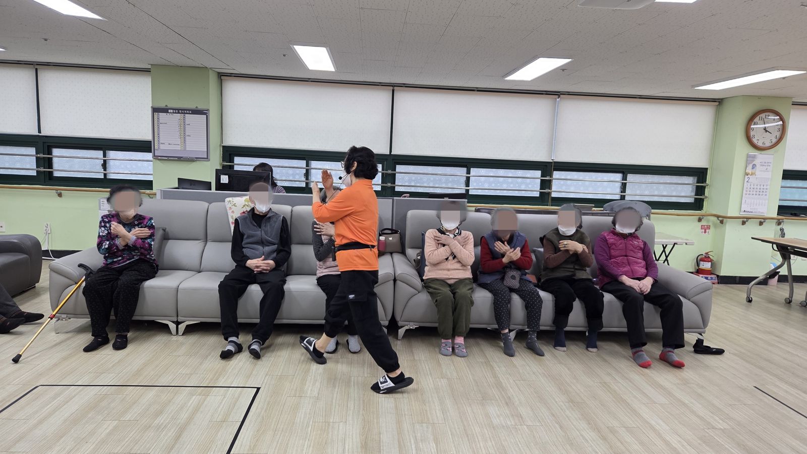 교구 인지 - 외부강사 / 지팡이 컬링 - 신체활동 / 건강체조