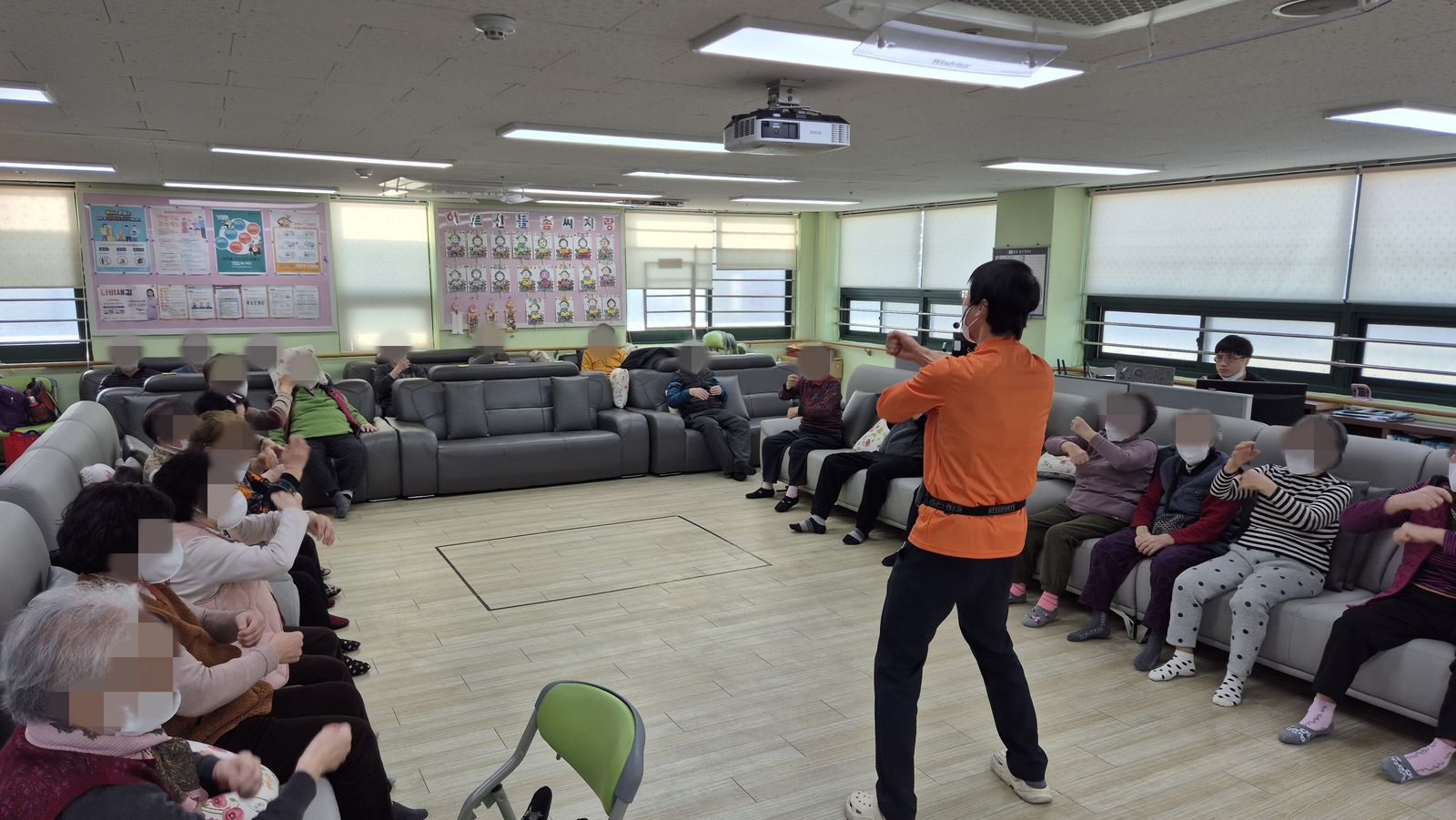 명절 선물 / 인지 놀이 - 외부강사 / 건강체조