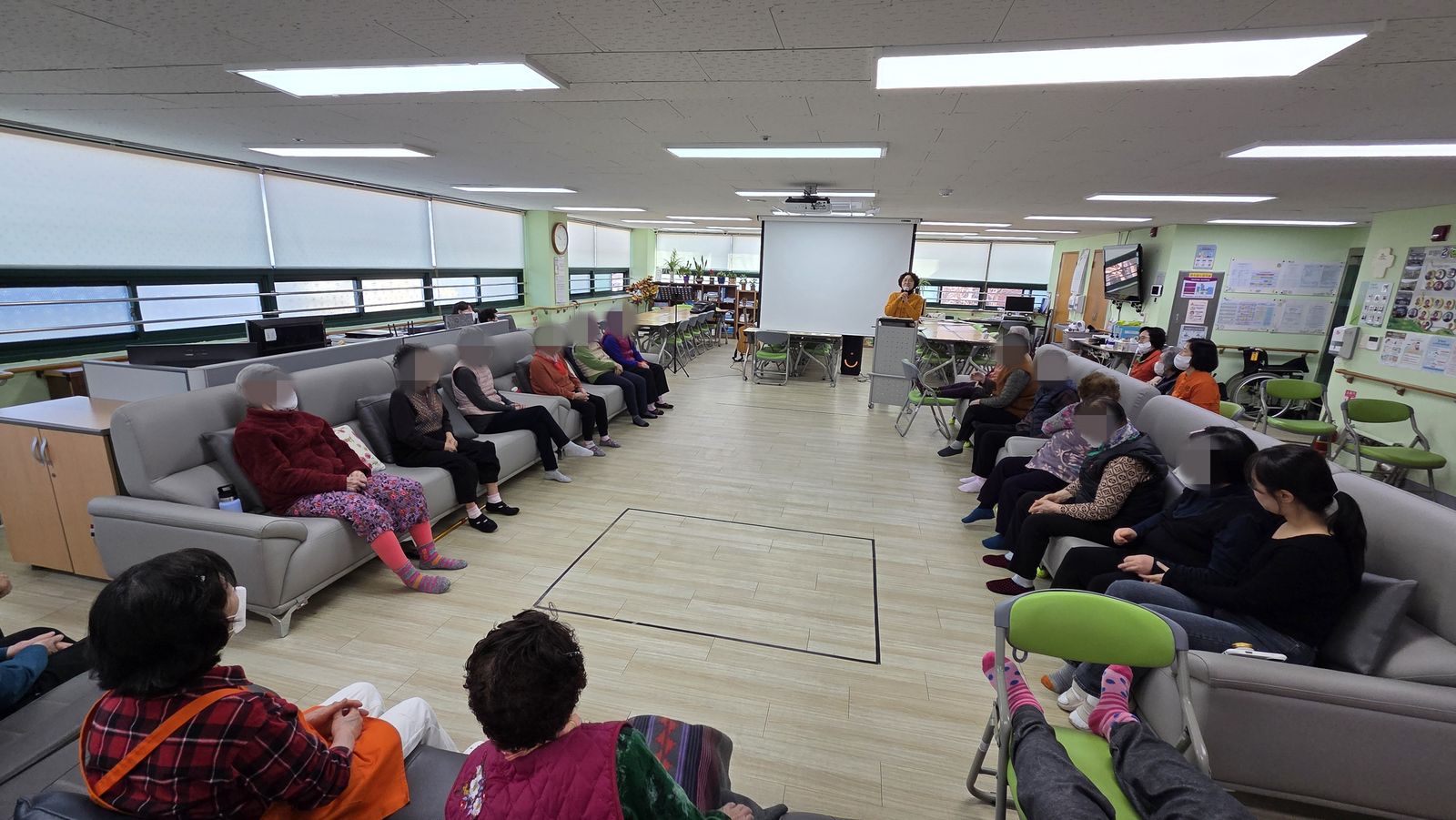 주간보호 예배  / 인지 체육의 시간 - 외부강사