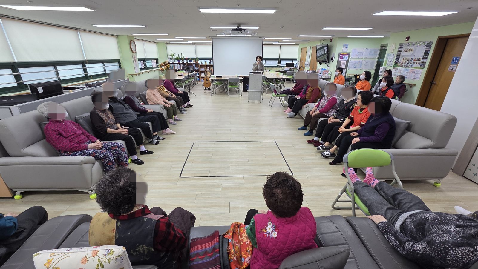 주간보호  예배 / 재활 걷기 운동 / 인지활동 (정월 보름달) / 건강체조