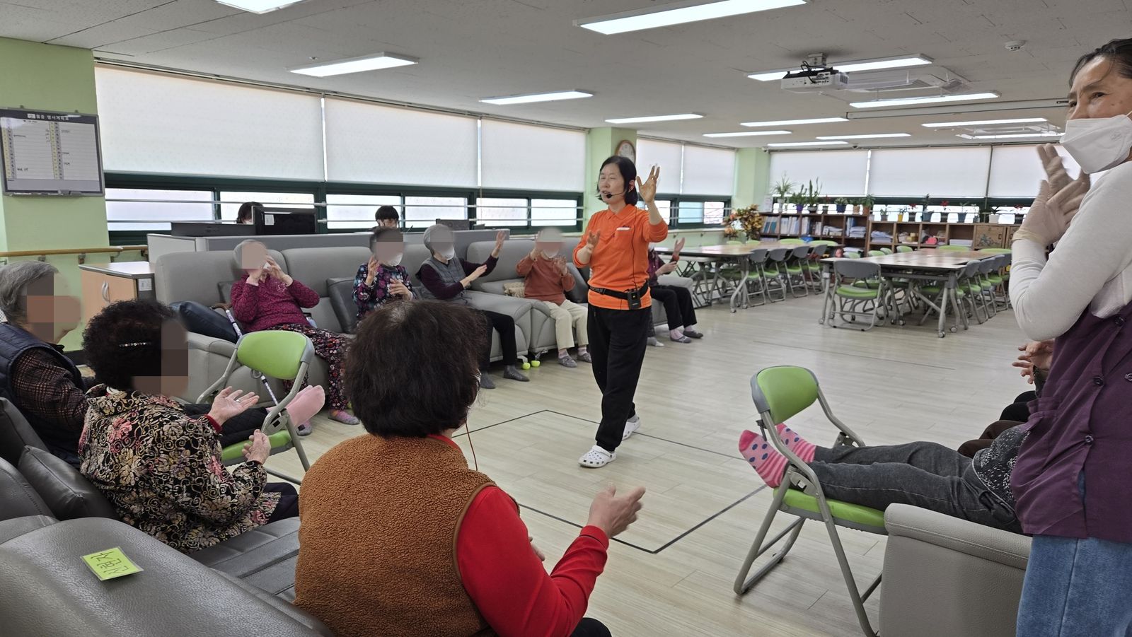 건강체조 / 인지 교구 - 외부강사 / 지팡이 컬링 게임