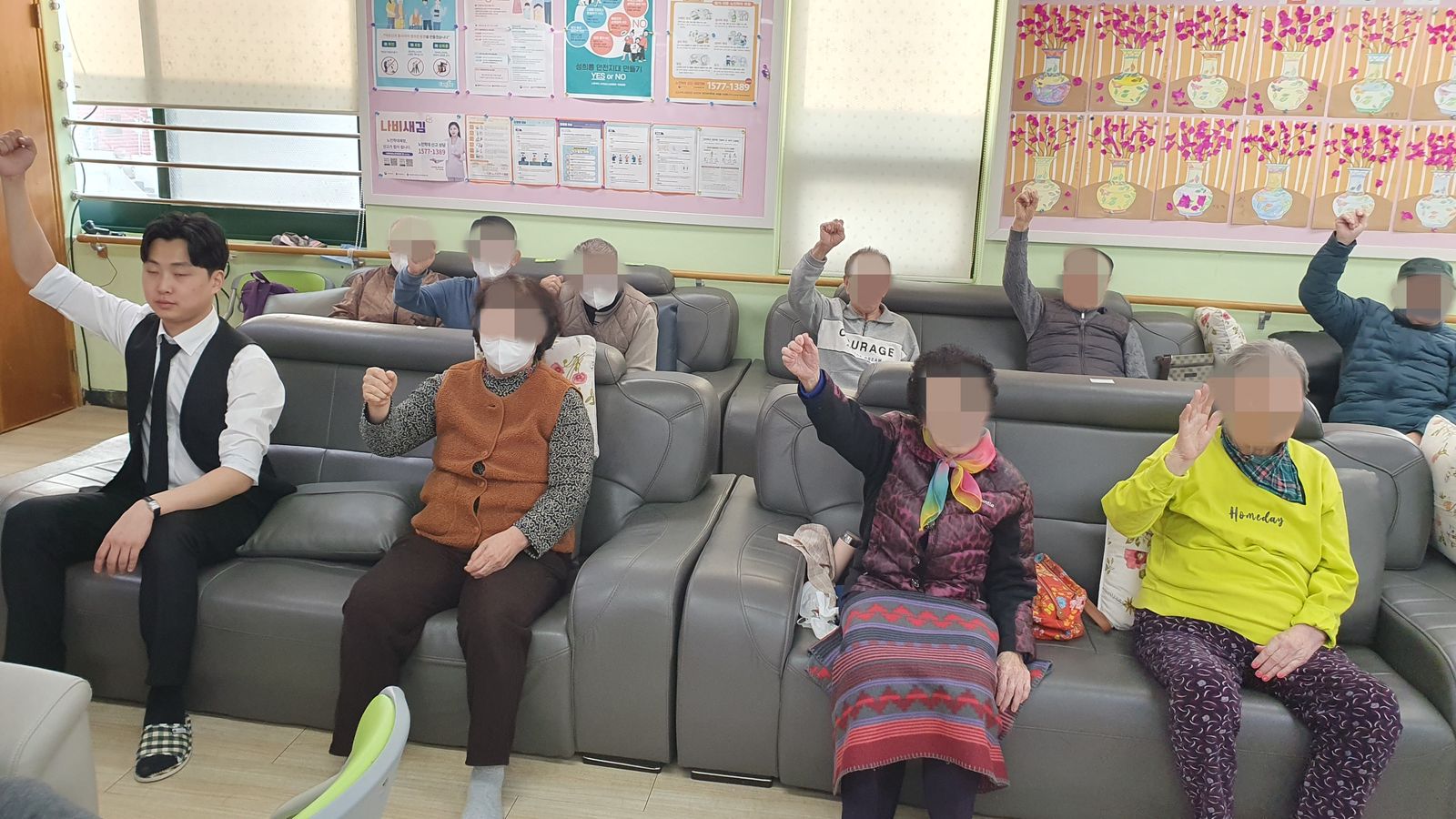 건강체조 / 신체활동 - 공든탑 무너 뜨리기 / 인지 미술 - 외부강사