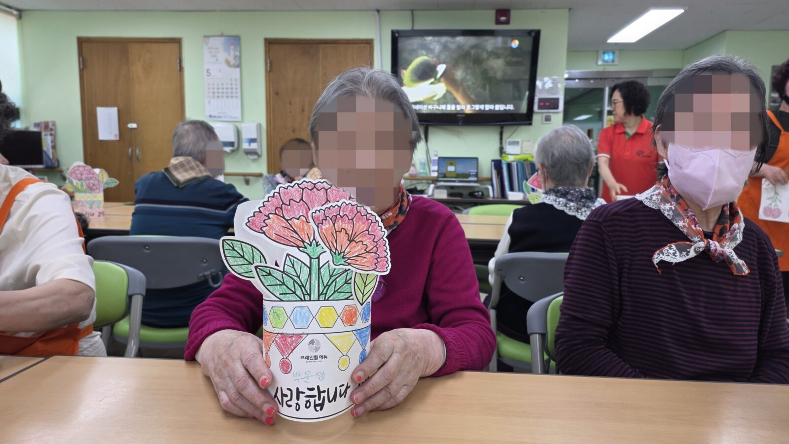 미술 인지 활동  (카네이션 만들기) / 작업 치료 활동 / 뷰티 아카데미 활동 / 건강체조