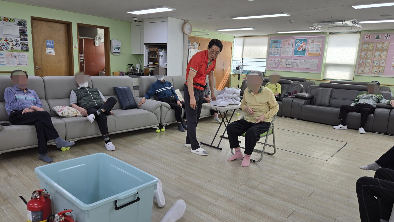 신체활동 - 신발 던지기 / 인지 미술 - 외부강사