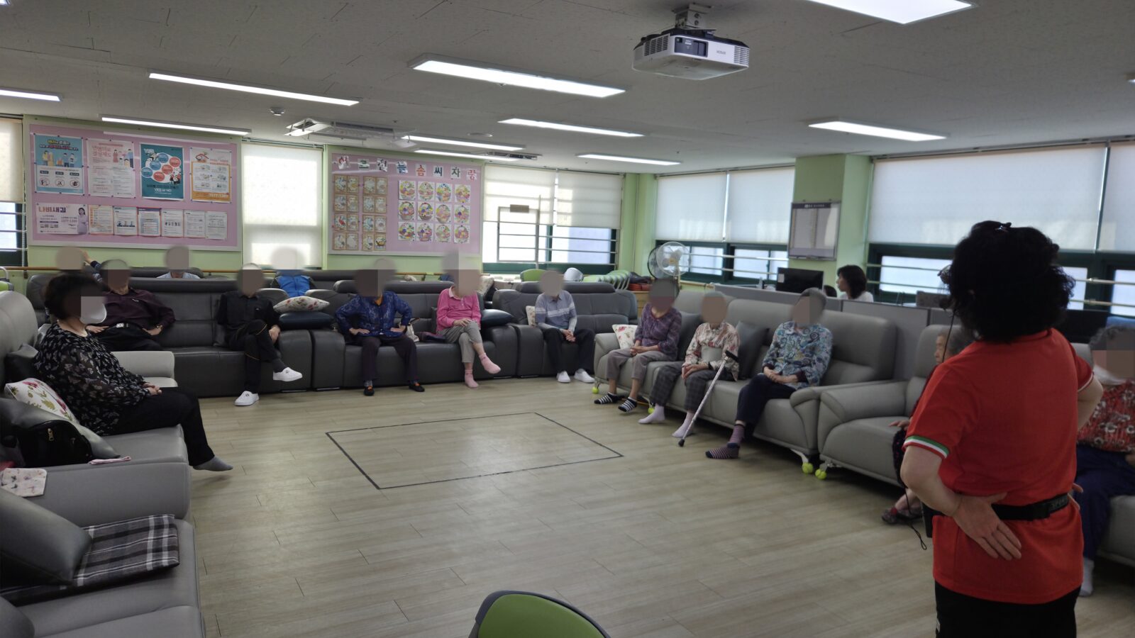 건강체조 / 인지 체육  - 외부강사 / 재활 작업 치료 / 인지활동 - 숫자색 매칭